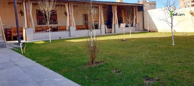 Երկու հարկանի քարե տուն Նվեր Սաֆարյան փողոցում Ավանում, 600 ք.մ., 3+ սանհանգույց