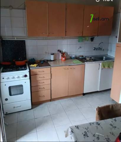 3 սենյականոց բնակարան Կոմիտասի պողոտայում, 86 ք.մ., 2/5 հարկ, մի քանի պատշգամբ