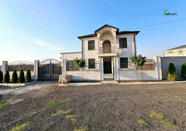 Երկու հարկանի քարե տուն, Գ-1 թաղամաս Աջափնյակում, 1080 ք.մ., 3+ սանհանգույց, կապիտալ վերանորոգված