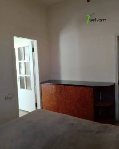 1 սենյականոց բնակարան Թումանյան փողոցում, 50 ք.մ., կապիտալ վերանորոգված, քարե շենք