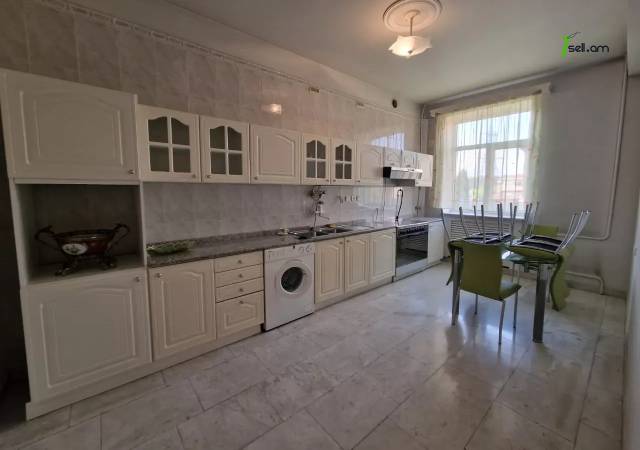 Երեք հարկանի քարե տուն Աջափնյակում, 500 ք.մ., 3+ սանհանգույց, եվրովերանորոգված