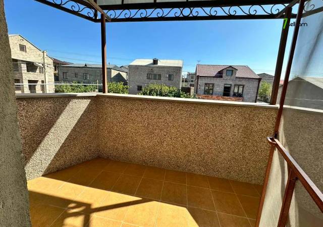 Երեք հարկանի քարե տուն, Նոյ թաղամաս Մալաթիա Սեբաստիայում, 360 ք.մ., 3+ սանհանգույց