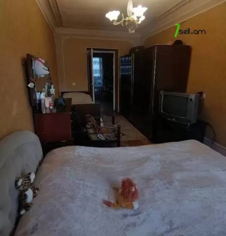 2 սենյականոց բնակարան Կոմիտասի պողոտայում, 55 ք.մ., 3/5 հարկ, մասնակի վերանորոգում, քարե շենք