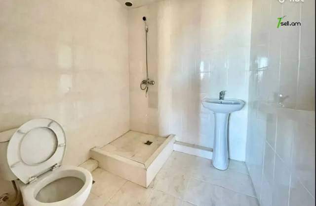 2 սենյականոց բնակարան նորակառույց շենքում Շինարարների փողոցում, 70 ք.մ., 11/14 հարկ