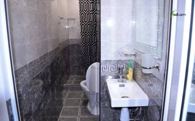 4 սենյականոց բնակարան Ռուսթավելի փողոցում, 100 ք.մ., 2/2 հարկ, 2 սանհանգույց, կապիտալ վերանորոգված