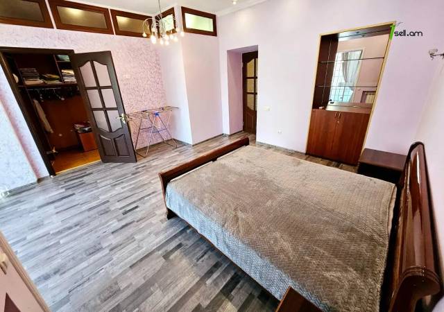 Երկու հարկանի քարե տուն Սևաստոպոլյան փողոցում Արաբկիրում, 572 ք.մ., 3+ սանհանգույց